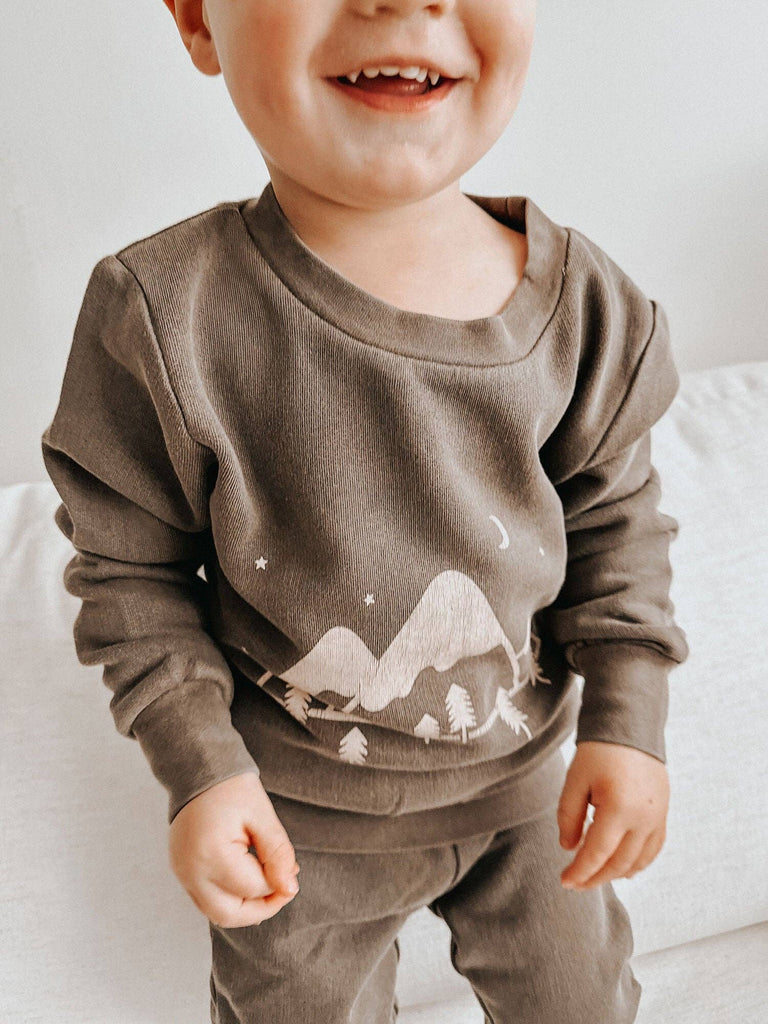 Organic Cozy Graphic Sweatshirt & Jogger Set | Bark Mountains